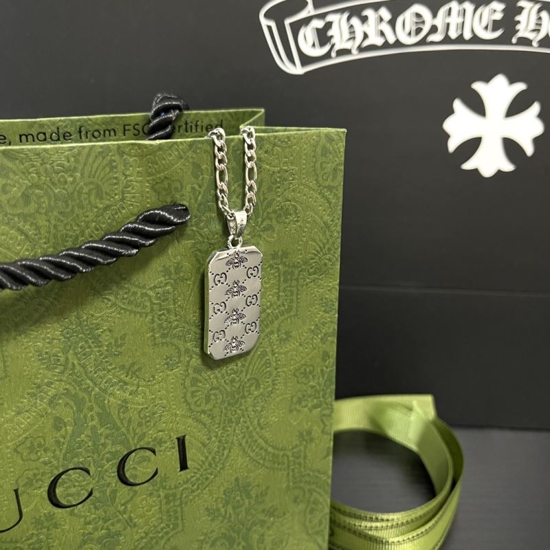 G*u*i necklaces